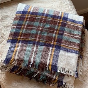 3/$15 Plaid blanket scarf 🧣